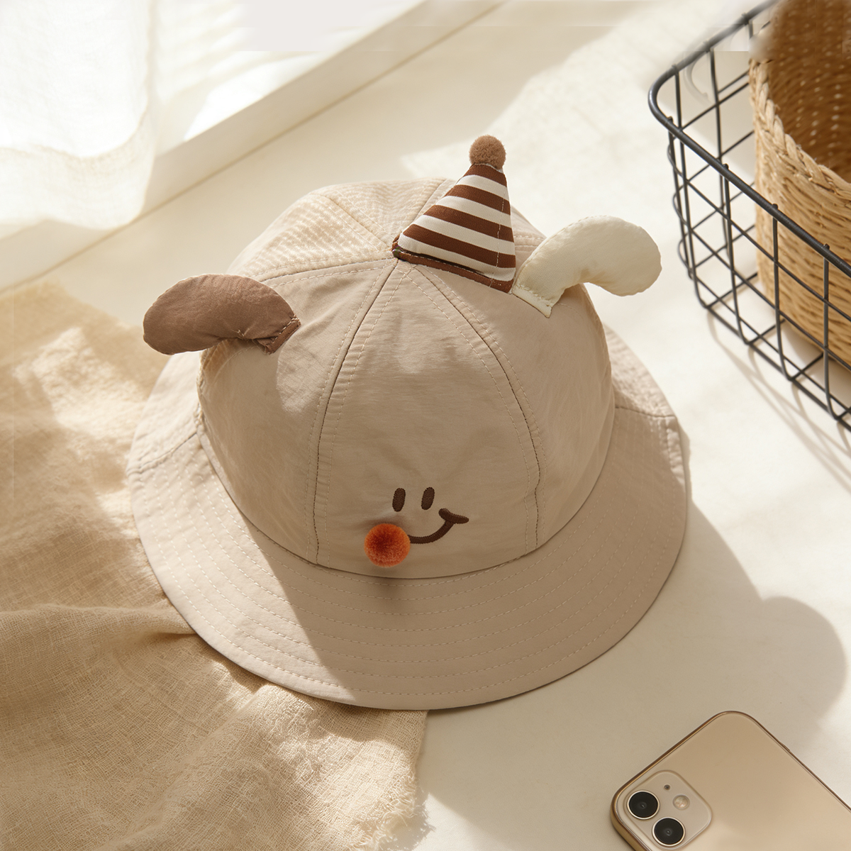 Fishing Hat - หน้ากากปักลายธีมวันเกิดน่ารักสำหรับตกแต่งหมวกเค้กปอมปอมสีแดงพร้อมหมวกตกปลาแบบกึ่งตาข่าย เหมาะสำหรับงานปาร์ตี้